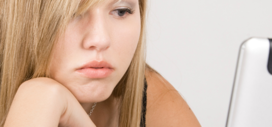 עדשות מגע לעבודה מול מסכים